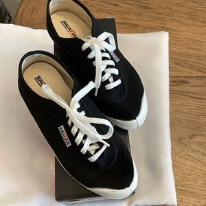 BACKYARD FOOTWEAR BLACK AND WHITE SNEAKERS.  NEW IN BOX